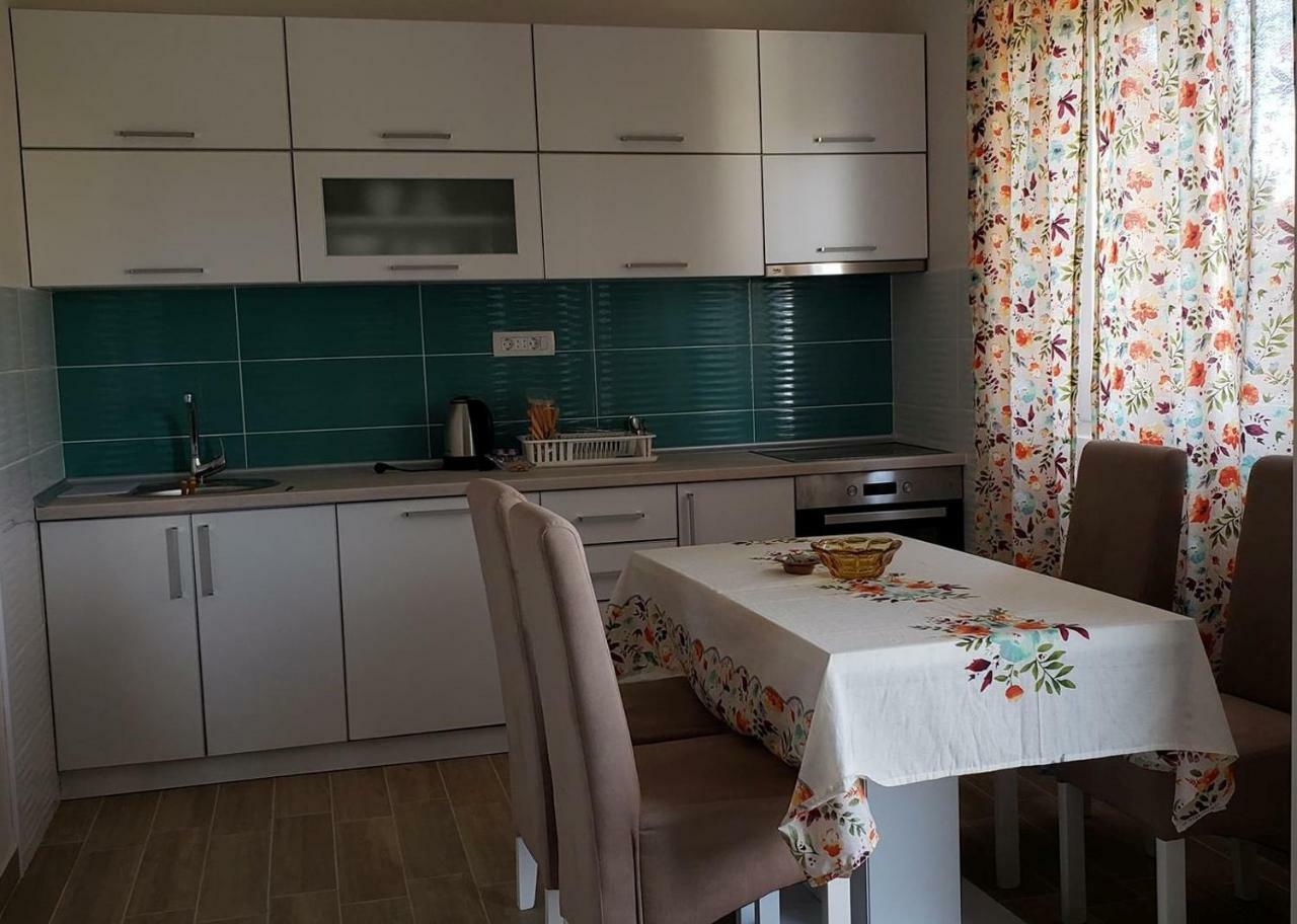 Apartmani Suncokreti - Sunflower Apartments Bar Ngoại thất bức ảnh