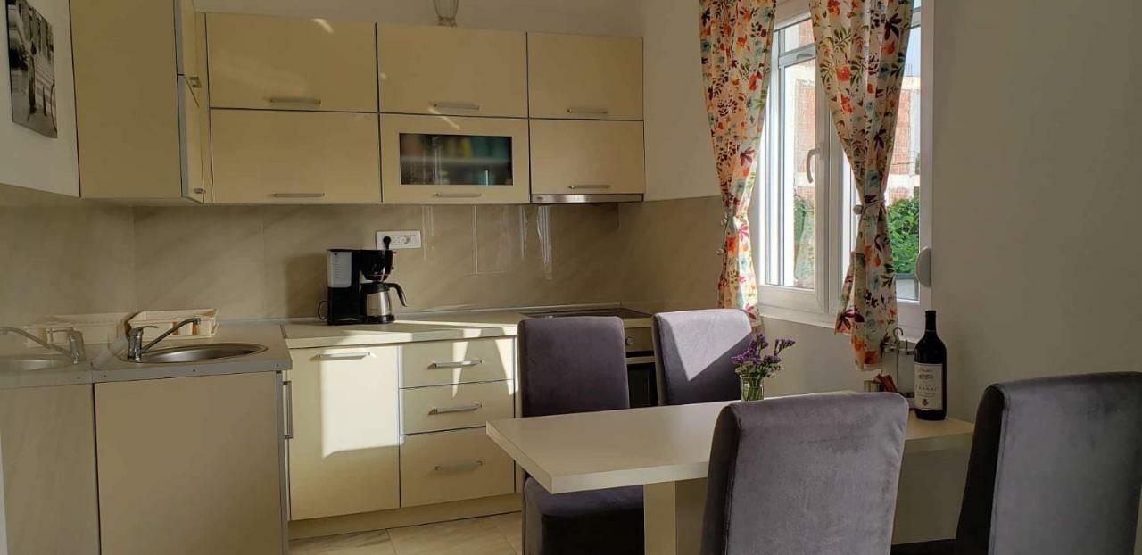 Apartmani Suncokreti - Sunflower Apartments Bar Ngoại thất bức ảnh