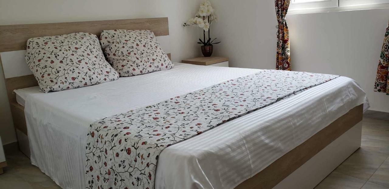 Apartmani Suncokreti - Sunflower Apartments Bar Ngoại thất bức ảnh