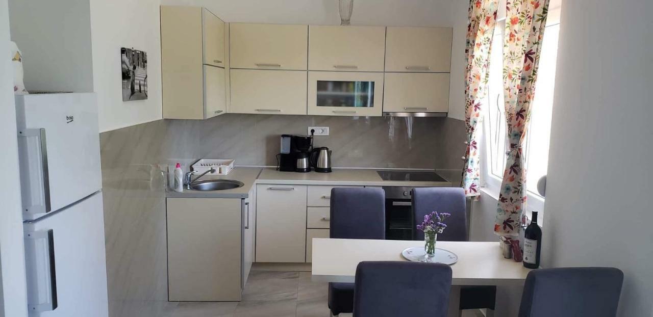 Apartmani Suncokreti - Sunflower Apartments Bar Ngoại thất bức ảnh